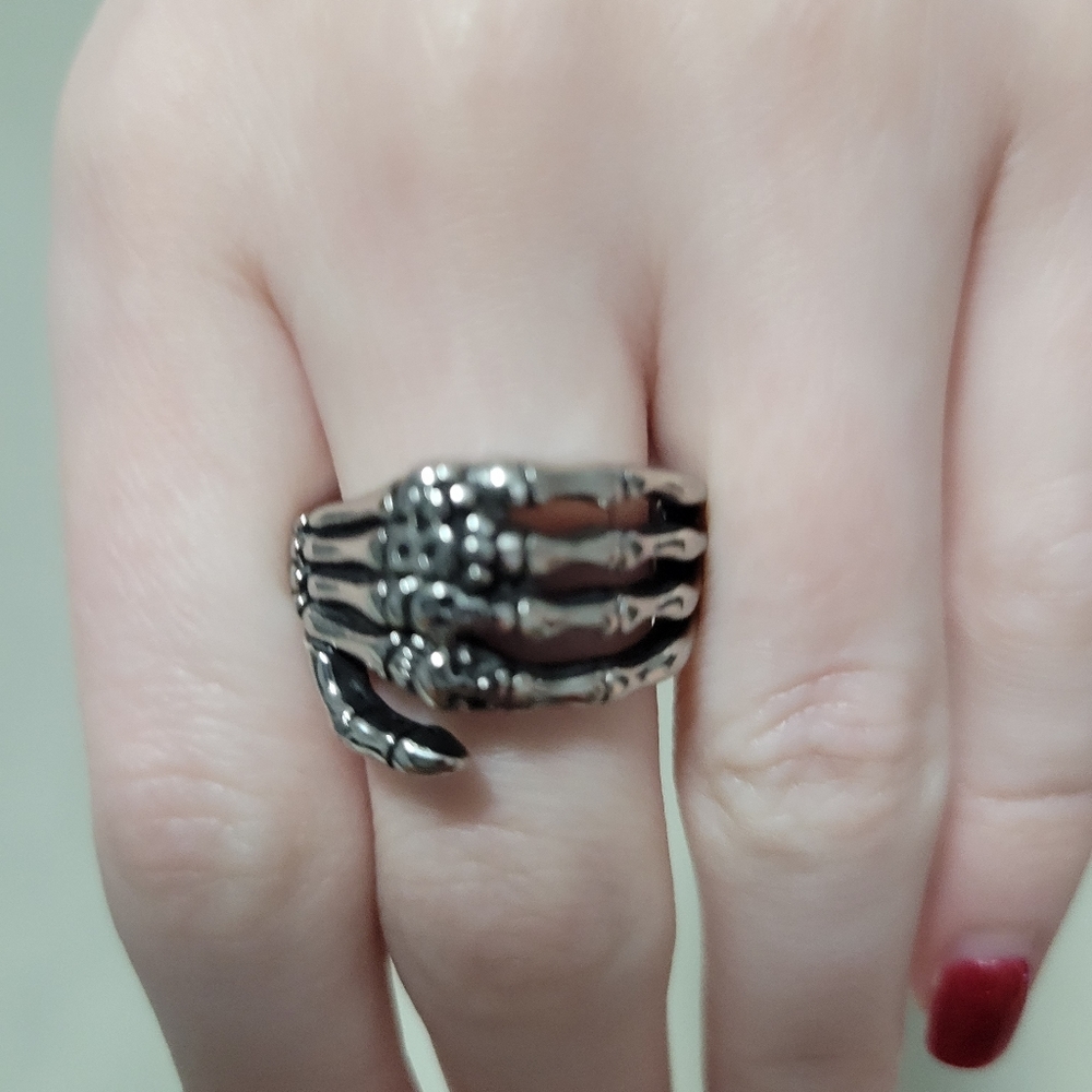 Gothic skull skeleton finger claw ring